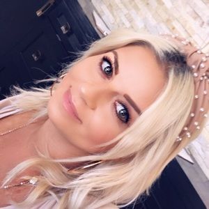 Meet your Posher, Sabina